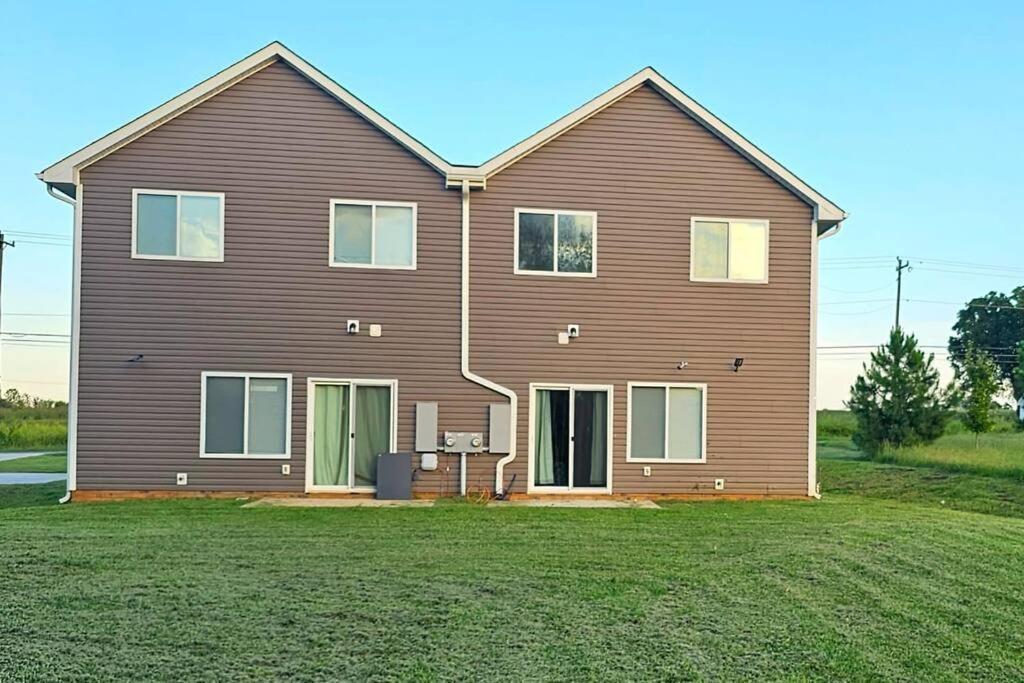 Gorgeous 3 Bedroom Home With Cable Tv In All Rooms & Free Wi-Fi Concord Dış mekan fotoğraf
