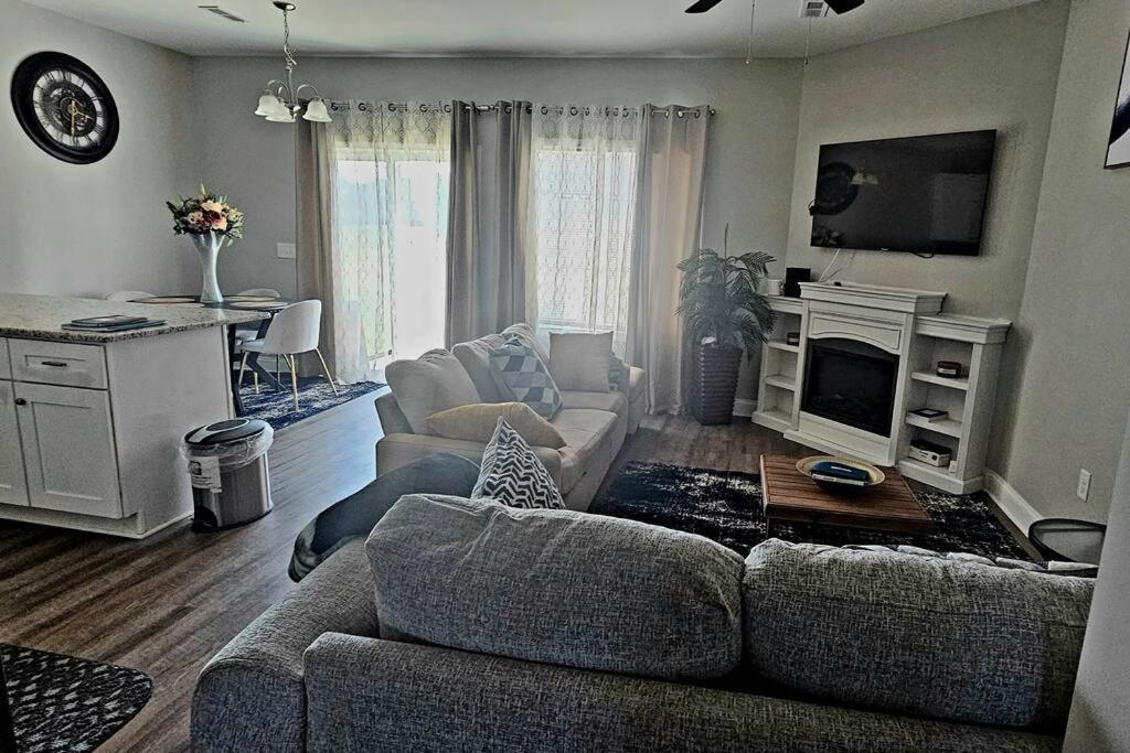 Gorgeous 3 Bedroom Home With Cable Tv In All Rooms & Free Wi-Fi Concord Dış mekan fotoğraf