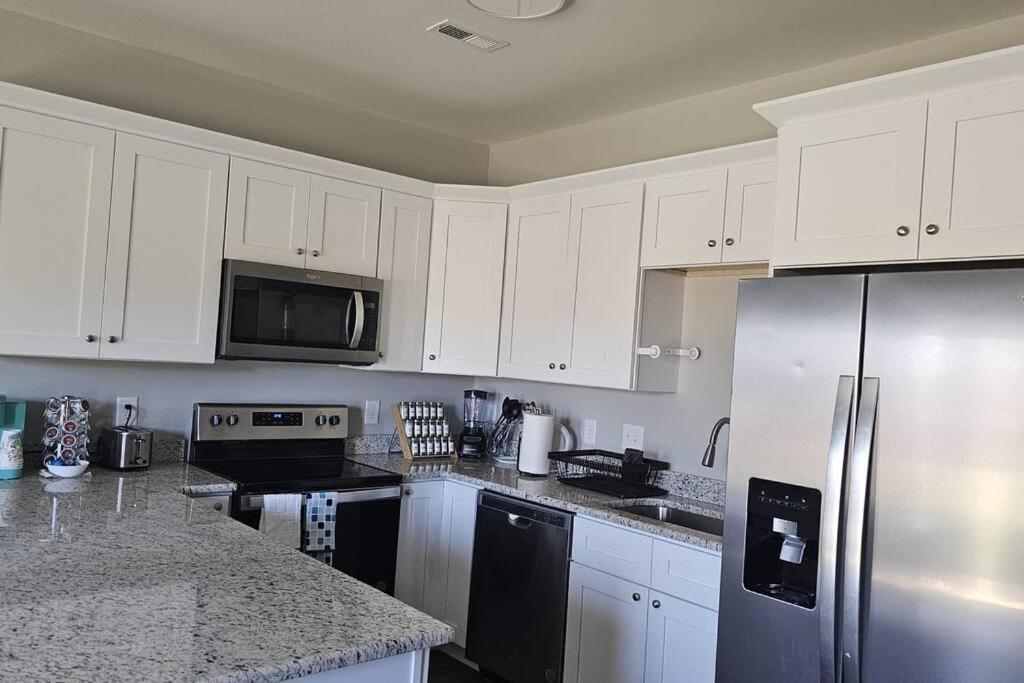 Gorgeous 3 Bedroom Home With Cable Tv In All Rooms & Free Wi-Fi Concord Dış mekan fotoğraf